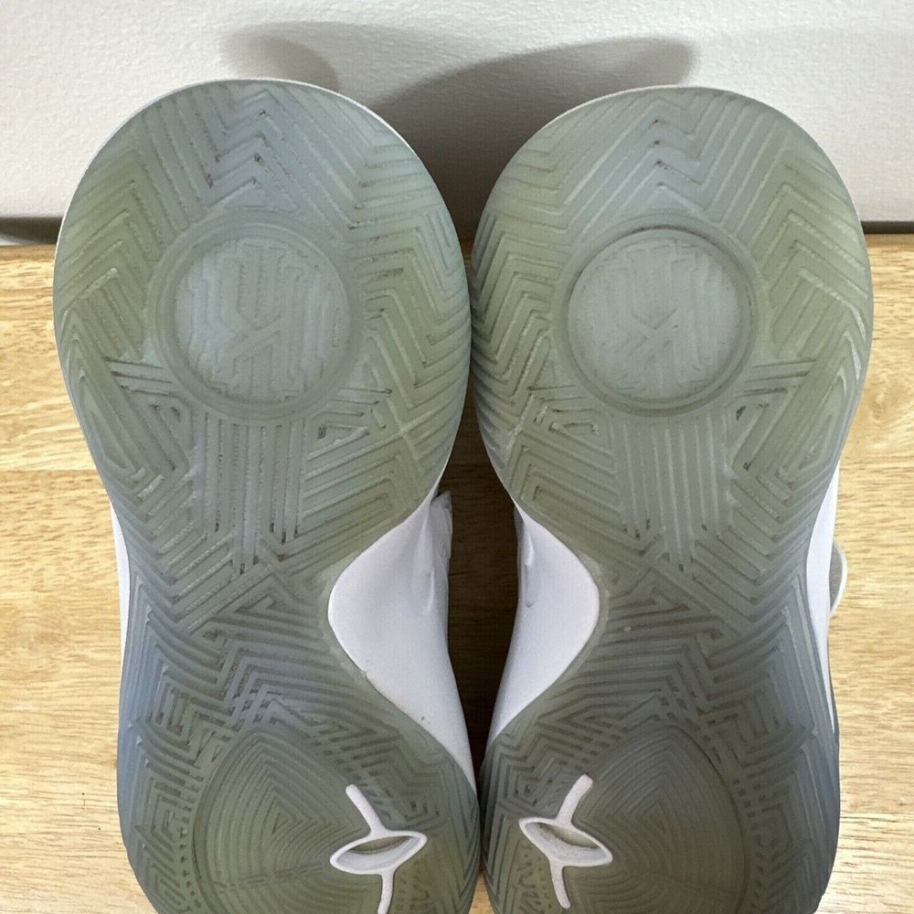 Nike Kyrie Flytrap 3 White Varsity Royal Blue Basketball Size 10 - Picture 10 of 13